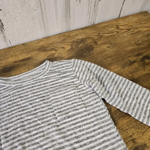LC Waikiki baby Striped Long Sleeve Top size 24 months gender neutral - Picture 2 of 5